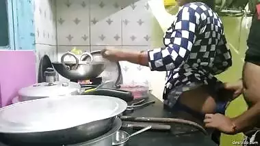 Superhot Big ASS KERALA wife doggy while cooking