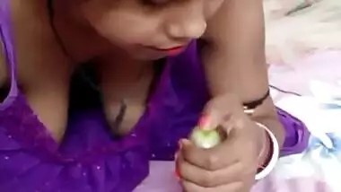 Big boob Bengali Bhabhi masturbating with brinjal
