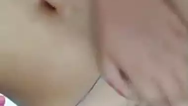 Gorgeous girl fingering – MMS video
