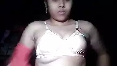 Desi Gilr Sexy Sarika Bathing