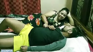 Dude can't hold cum too long when sticking XXX cock into Desi twat