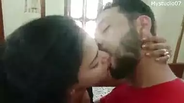Punjabi kuwari girl ki chudte hue Hindustani sex video