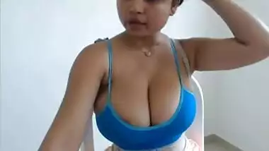 Free porn clip of Indian melon boobs college girl Juhi