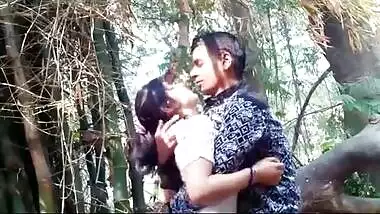 HD Indian porn video of desi girl outdoors with bf