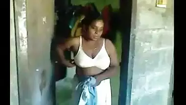 Tamil aunty exposed her big boobs and home sex with hubby’s friend