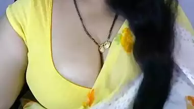 Aunty big boobs show to make one’s tool hard-on