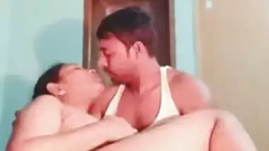 Indian man licks and fucks his desi XXX girlfriend’s pussy MMS