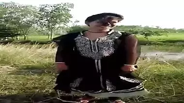 Desi girl outdoor showing boobs and pussy