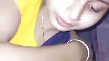 Kolkata girl blows her stepbrother in a Bangla sex video