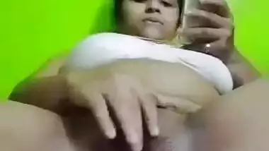 Big boobs Bengali girl fingering cunt viral MMS