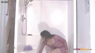 Indian Babe Alizah In Shower – Movies