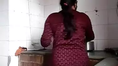 Naughty Bhabhi pissing on live cam show