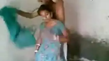Punjabi sex video of a desi couple in a broken house