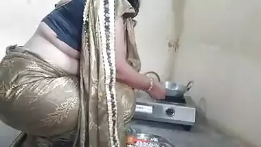 Hot Dehati Milf Bhabhi Fucked In Kitchen While Cooking