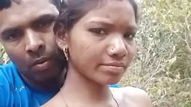 Desi Village Lovers Outdoor fondling porn