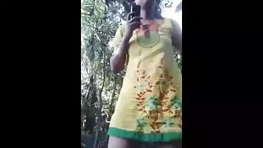 Indian girl sex video of a desi randi in a forest