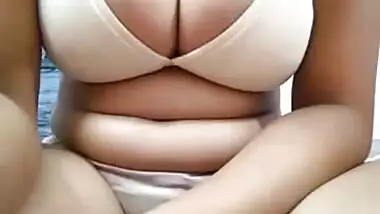 Amateur XXX webcam model takes bra and panties off for Desi clients