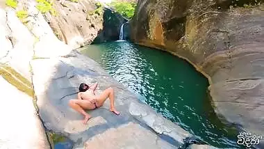 Sri Lankan Couple Risky Outdoor Sex At Near Waterfall - සෙනග බලං ඉද්දි පහන්තුඩාව ඇල්ලේ ගත්තු සැප