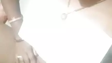 Cute Desi wife shows boobs and pussy