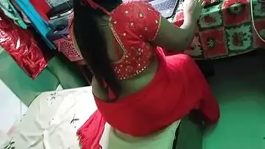 Sexy Hot Desi Village Aunty Bhabhi Web Cam Video Call With Strenger In Nude Show. Open Cloth Slowly