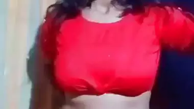 Young 18 yr old girl records her Indian teen sex MMS