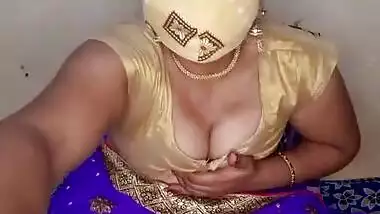 Desi Bhabhi fingering her pussy