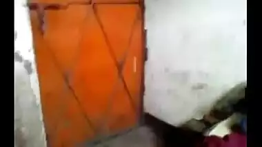 Honry blowjob video of a village bhabhi