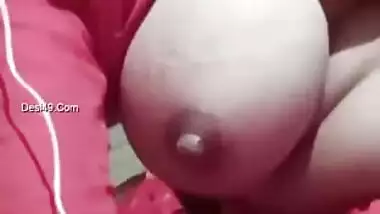 Desi woman can't enjoy porn action but she can expose succulent tits