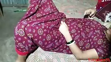 Indian sexy wife sex by Hushband din Sleeping in home