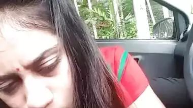 Desi girl sucking lover cock in car