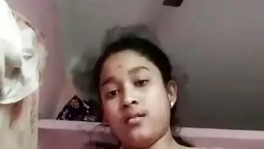 Hot Look Desi Girl Showing her boobs and Pussy