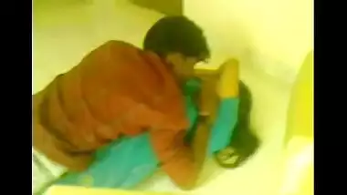 Desi sex video – Bf smooches Bengaluru gf for first time