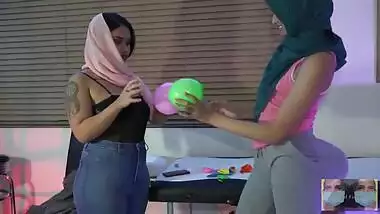 What? Balloon Stuffings in boobs and ass? How can this be with 2 women!?