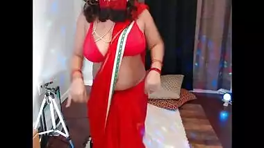 Desi diva secretly shows off XXX melons on webcam to virtual sex partner