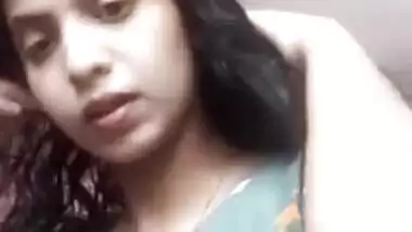 Today Exclusive -sexy Tamil Girl Shows Her Boobs