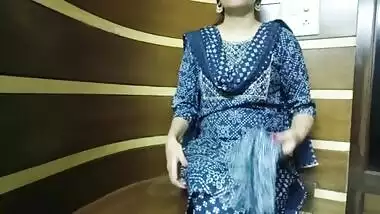 Mallu aunty sex video of a masturbating teacher