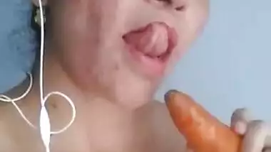 Desi aunty fingering pussy vegatable