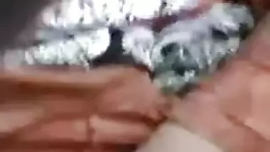 Desi woman with no panties shows off hairy pussy in XXX video going MMS