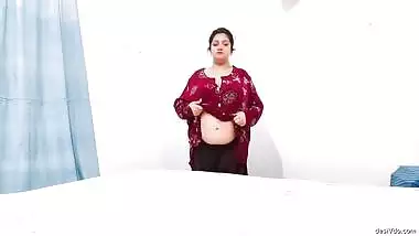 Horny BBW Paki Bhabhi Shows her Boobs and Pussy