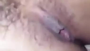 Hubby shaves his desi wife hairy pussy by electric trimmer