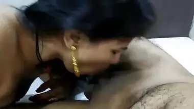 Hindi Bhabhi pussy show MMS video