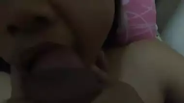 18 years desi girl sucking bf s cock licking cum and swallowing and peeing clip