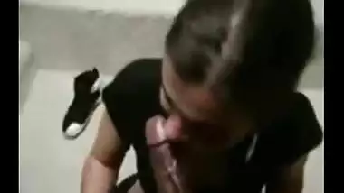 Amateur Desi slut blows black cock