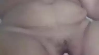 Indian pussy fingering MMS video of a horny wife