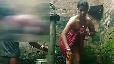 Bhabhi Out Door Bathing