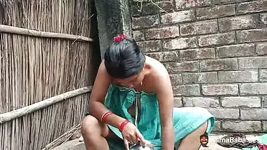 Nude Bhabhi gives a blowjob to her Devar in a desi sex video