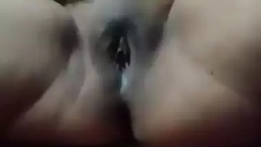 Sexy bhabi show her pussy