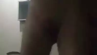 College girl spreading ass and desi fingering
