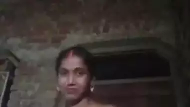 Today Exclusive -desi Village Bhabhi Shows Her Boobs And Wet Pussy Part 2
