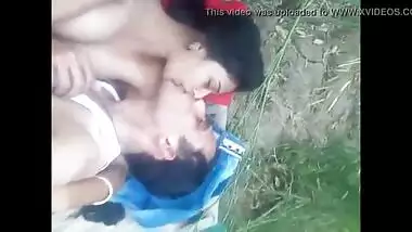 Young Indian lovers outdoor sex act leaked online